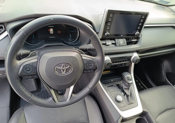 Toyota RAV4 cena 145000 przebieg: 146700, rok produkcji 2020 z Brwinów małe 352